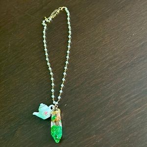 Tea pot and pearls necklace